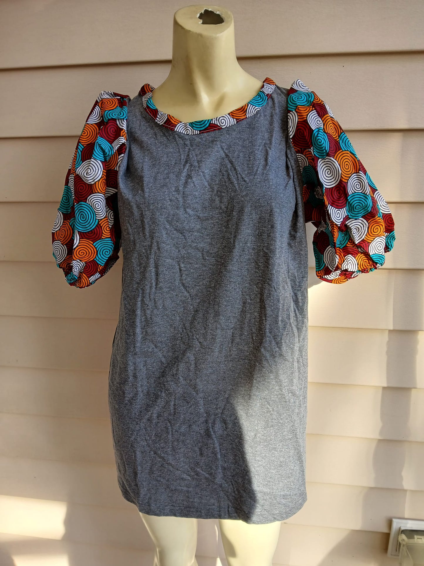 T shirt with African sleeve