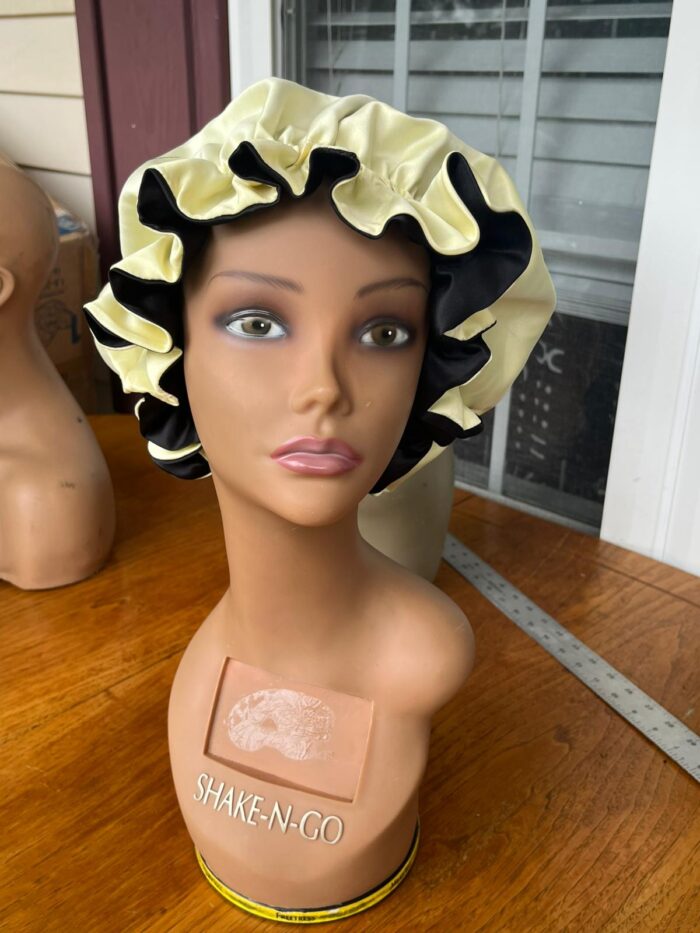 Reversible  all satin bonnet - Image 6