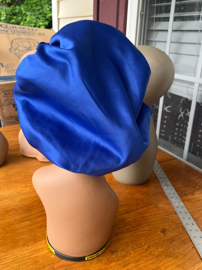 Reversible  all satin bonnet - Image 3