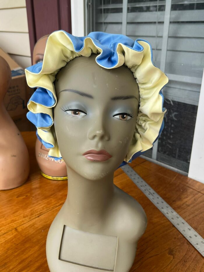 Reversible  all satin bonnet - Image 2