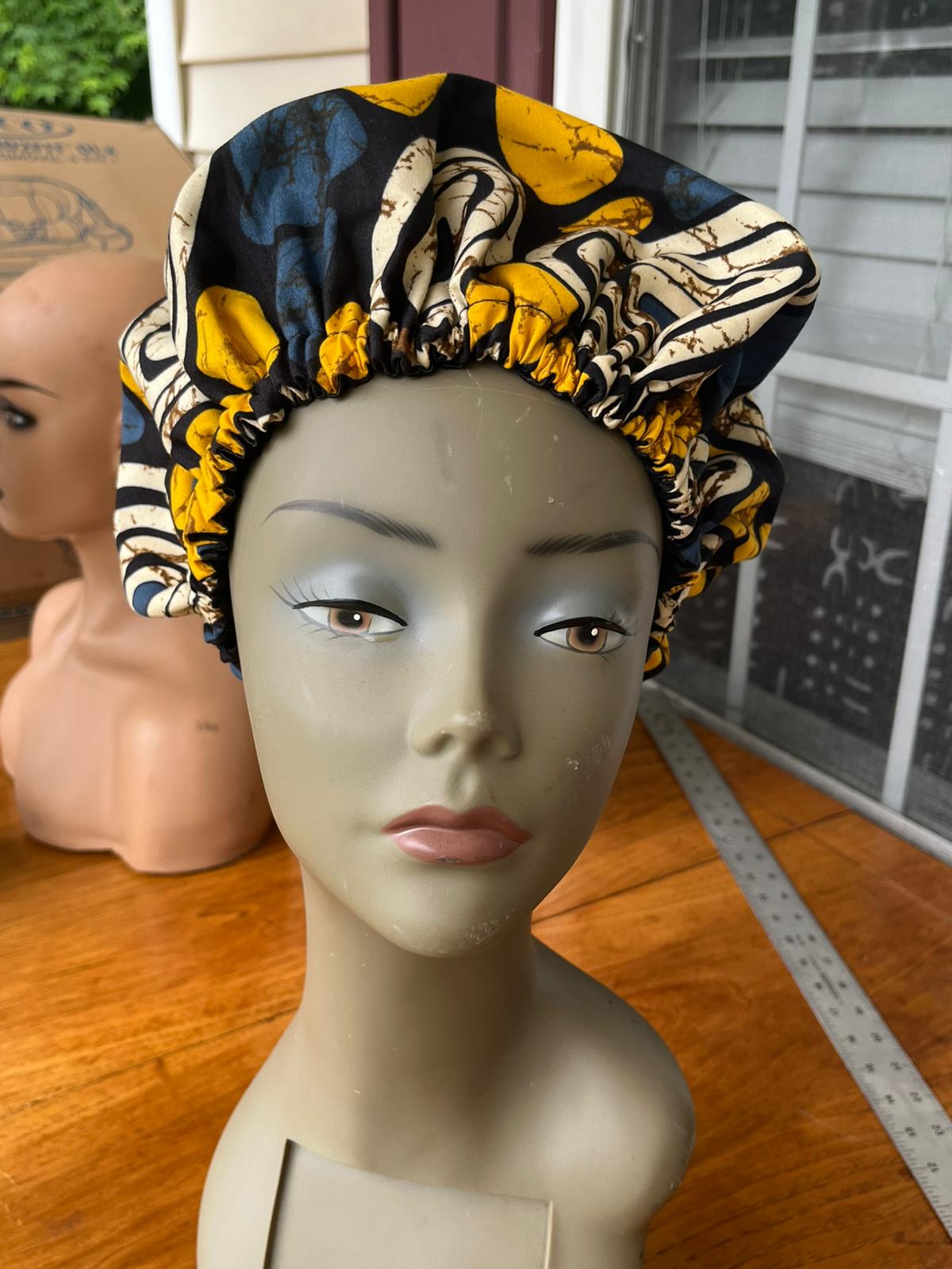 Reversible  bonnet  African print and satin